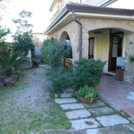 Casa Con Veranda A Pochi Passi Dal Mare * サンタ・マリア・ナヴァーリス