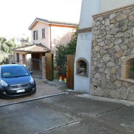 Casa Con Veranda A Pochi Passi Dal Mare サンタ・マリア・ナヴァーリス