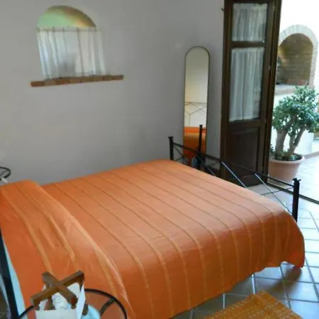 Casa Con Veranda A Pochi Passi Dal Mare Feriehus *