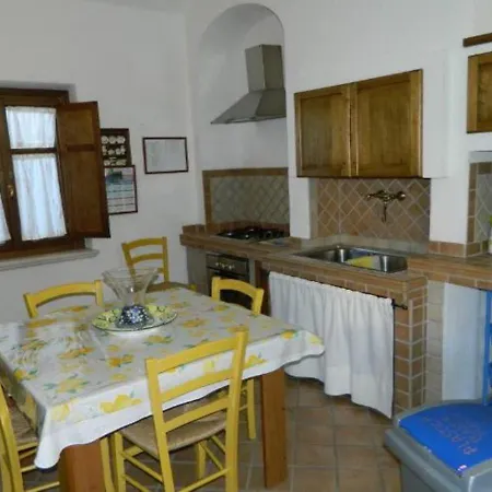Casa Con Veranda A Pochi Passi Dal Mare Tatil Evi *